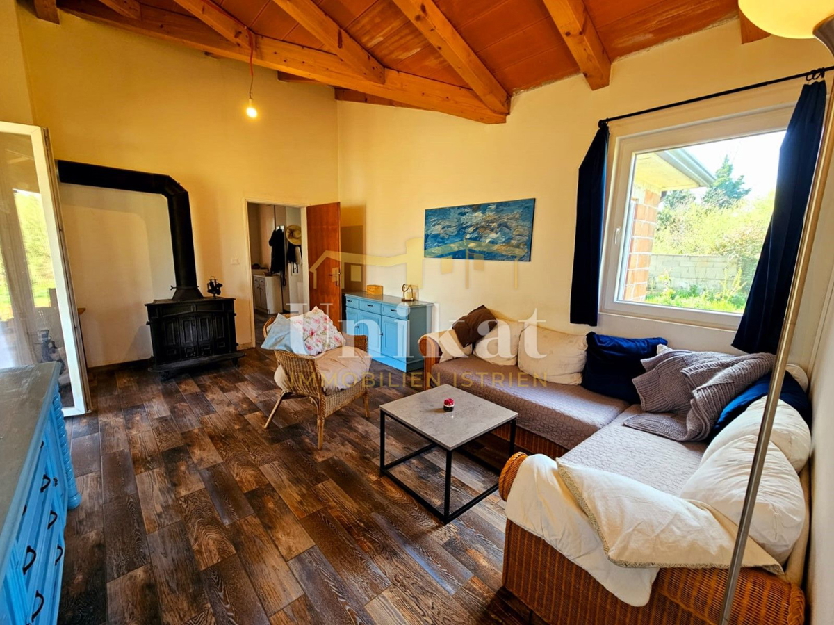 Pritlična hiša brez sosedov 10 km od Poreča - velika vrtna površina